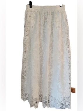 ***H&M White Floral Lace Midi Skirt - lined .